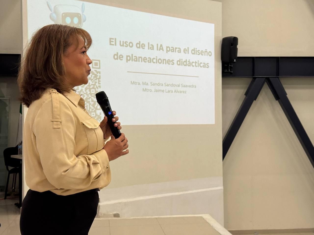 IPMP capacita a 160 docentes en inteligencia artificial para planeación didáctica